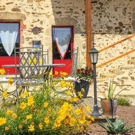 Domaine De La Courillere Bed and Breakfast